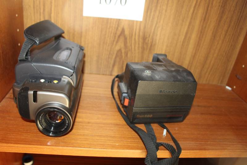 lot 1070 image: Lot of (2) Cameras