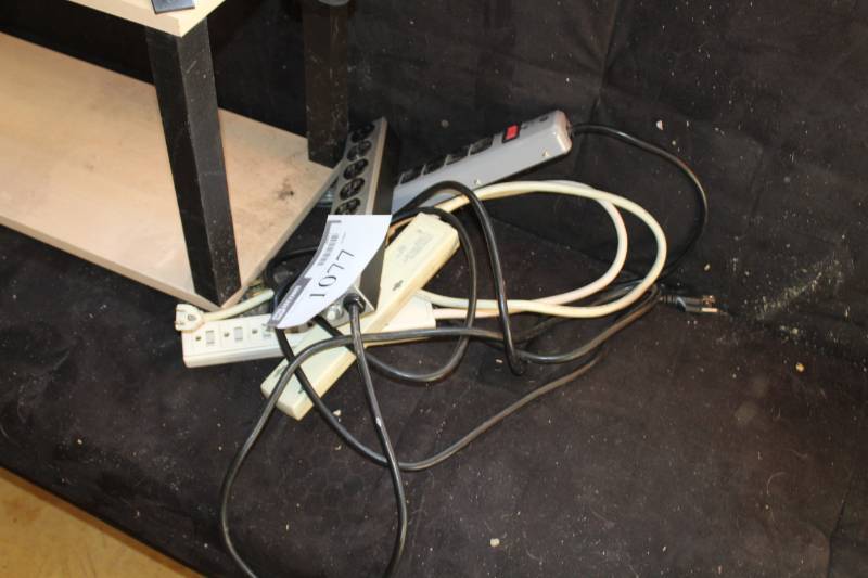 lot 1077 image: Lot of Power Strips
