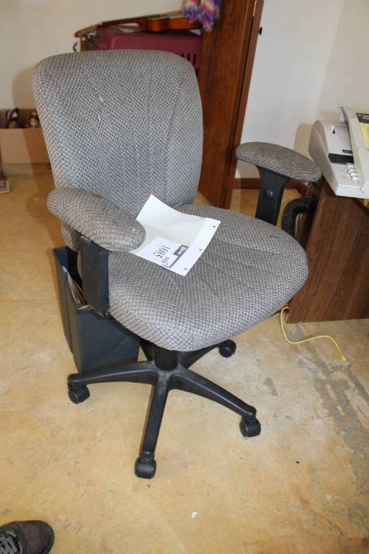 lot 1085 image: OFfice Chair