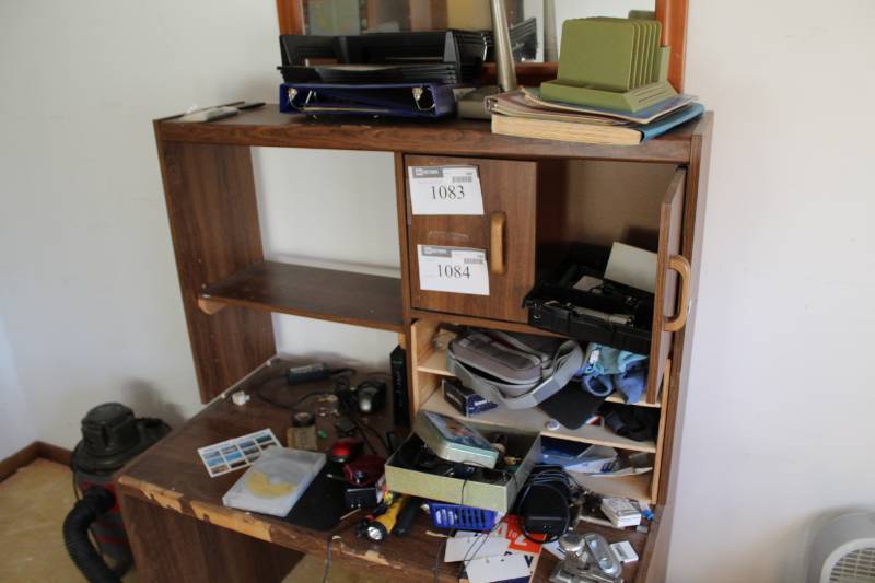 lot 1083 image: Contents of Desk