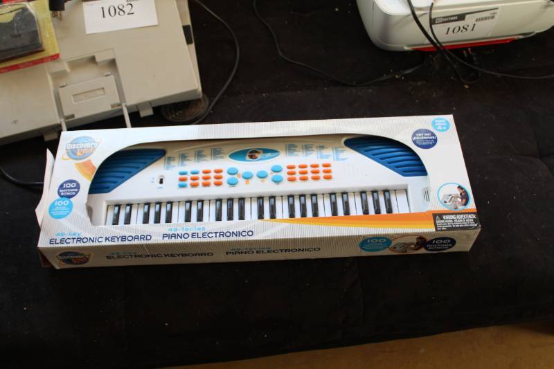 lot 1088 image: Electronic Keyboard