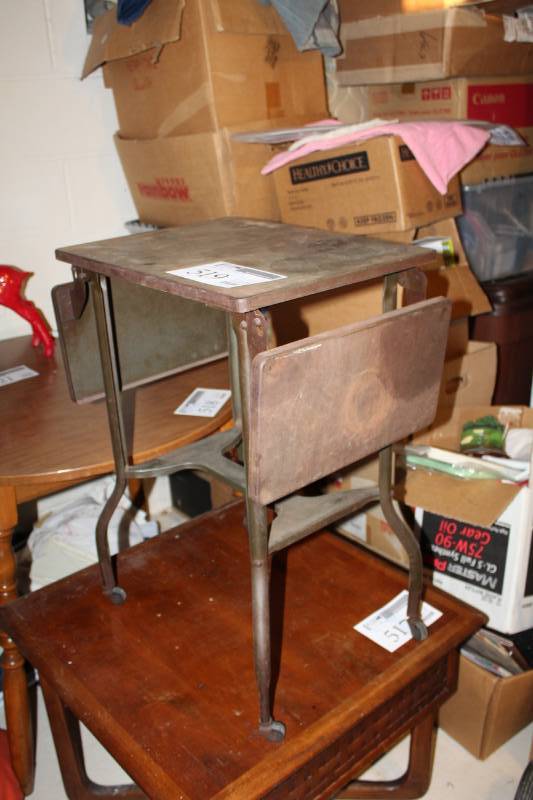 lot 519 image: Metal Table