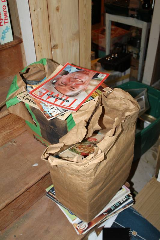 lot 527 image: Lot of (2) Bags of Vintage Country Western Magazines