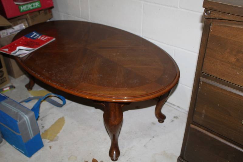 lot 533 image: End Table