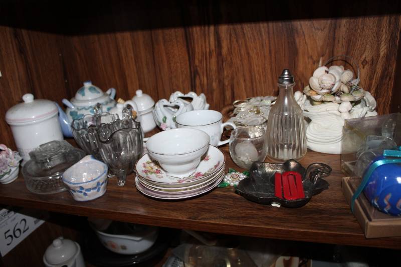 lot 561 image: Decorative Serving Jars, Glass Pitchers, Decorative Plates and Bowls, Table Dcor