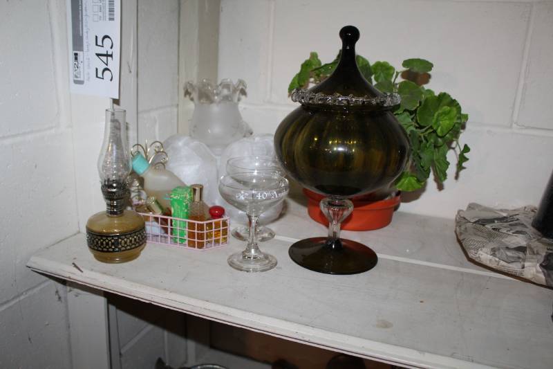 lot 545 image: Half Shelf Lot of Glassware