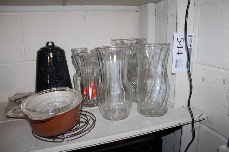 lot 544 image: Lot of Vases