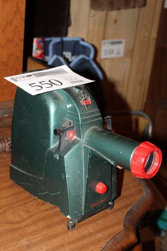 lot 550 image: Vintage American Optical Skot projector, model 4901