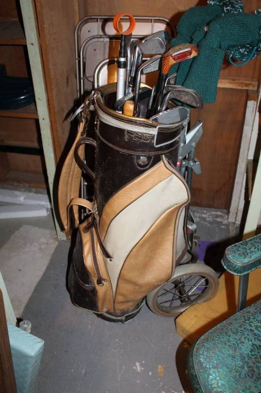 lot 578 image: Golf Bag Caddy, Golf Club Set, Club Socks