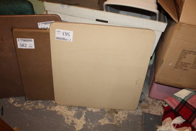 lot 583 image: Folding Card Table