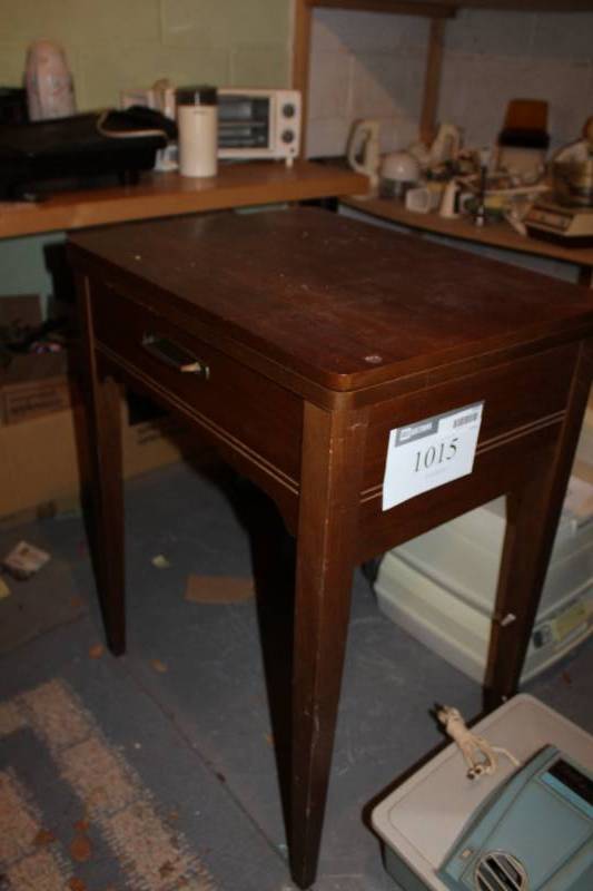 lot 1015 image: Sewing Machine Cabinet