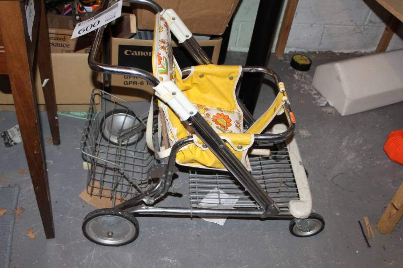 lot 600 image: Stroller