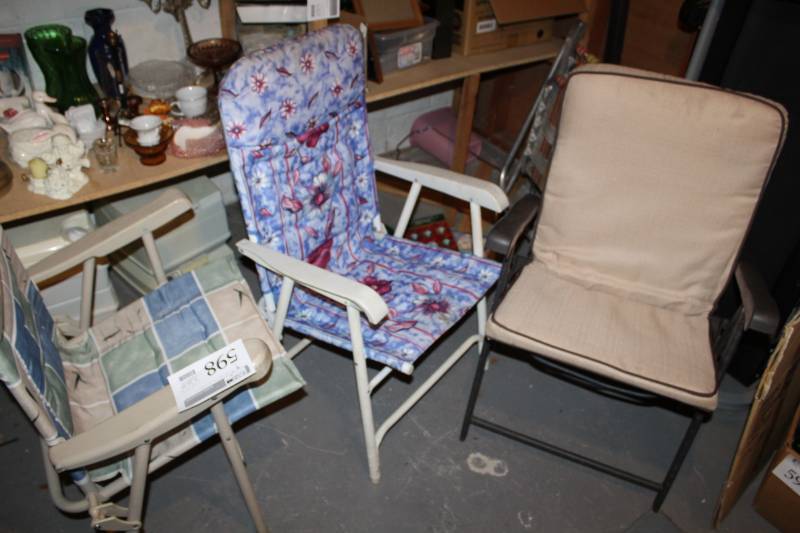lot 598 image: Folding Lawn Chairs