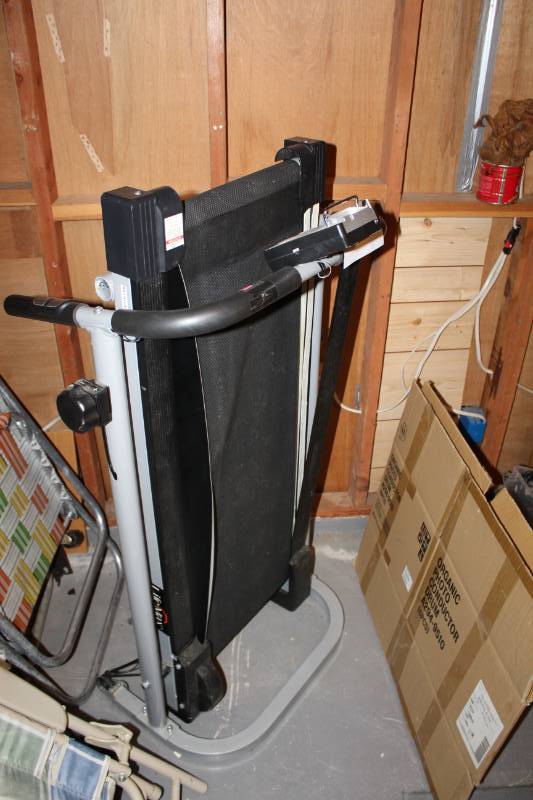 lot 1002 image: Lifemax Easy Store Treadmill