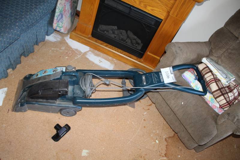 lot 1106 image: Eureka Atlantis Deep Steam Cleaner