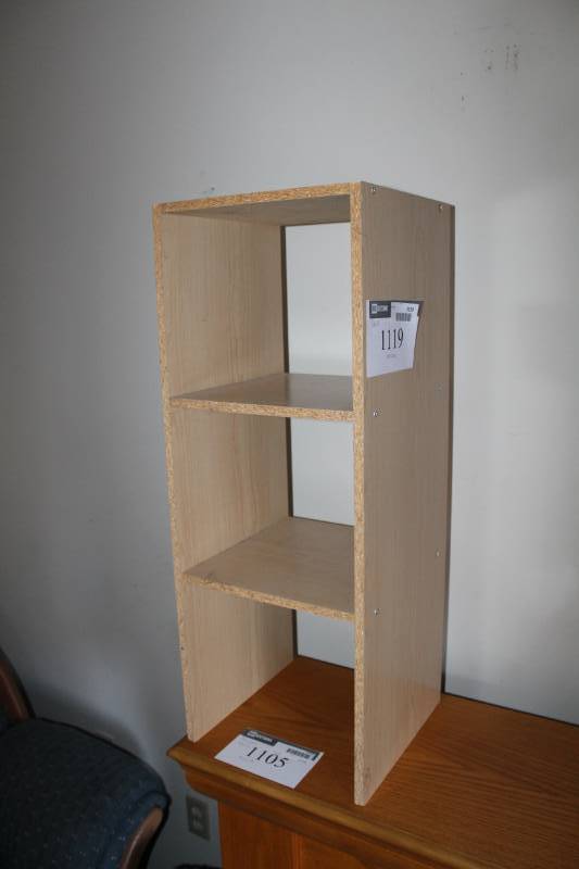 lot 1119 image: Small Shelf