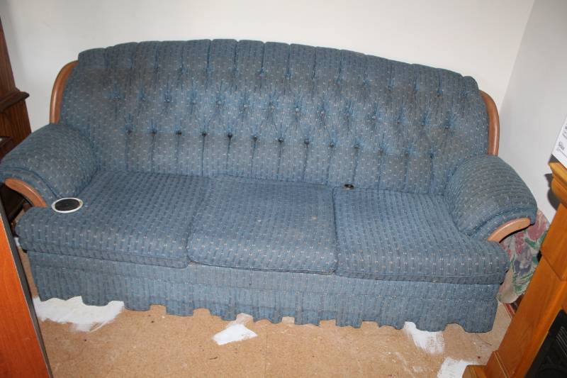 lot 1114 image: Blue Cloth CouchSofa