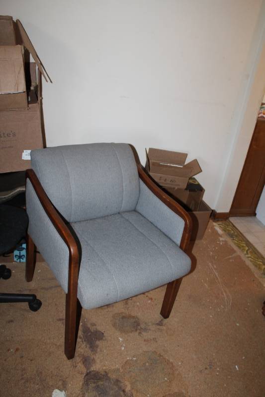 lot 1112 image: Grey Cloth Office Chair