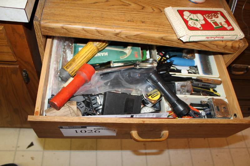 lot 1026 image: Drawer lot of Hand Tools