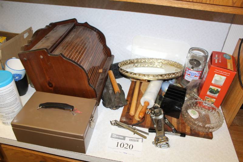 lot 1020 image: Contents of the Counter Top