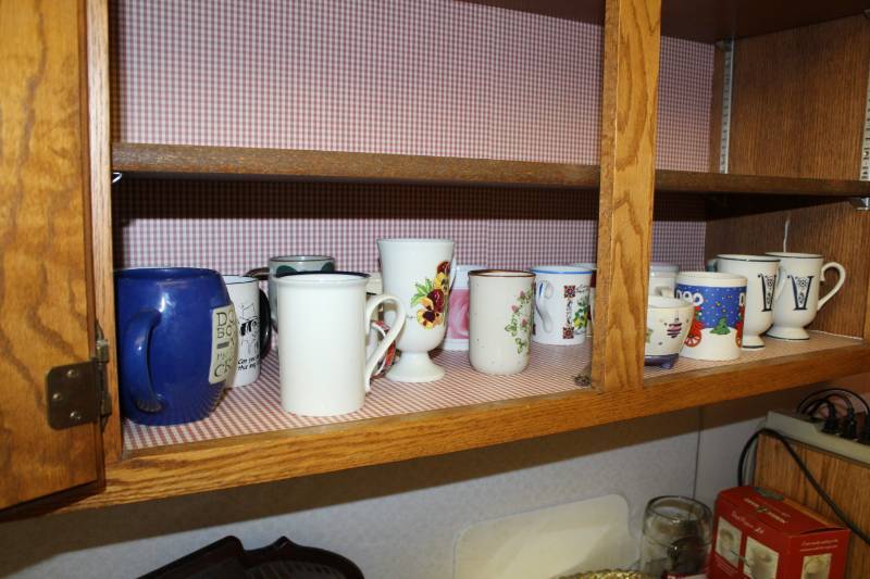 lot 1017 image: Lot of Coffee Mugs