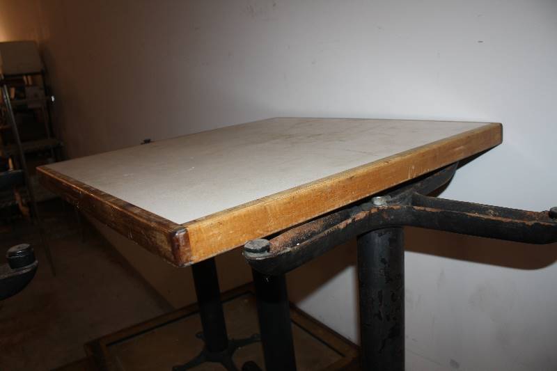 lot 75 image: 5 Various Size Tables