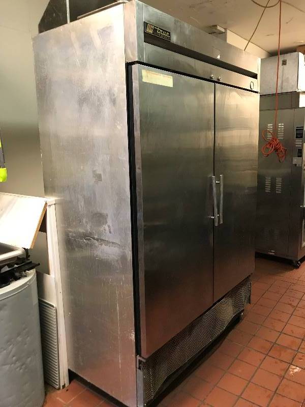 lot 25 image: True 2   Door Cooler - Model# T-49 - 115 Volts - 11 Amps - 54.25 x 30 x79 - NSF ApprovedRuns Cools