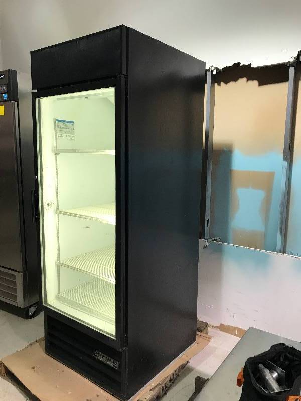 lot 28 image: Beverage Air MT27 Single Door Class Cooler-115v&nbspCapacity 21 Cu. Ft.Dimensions 78.75(h) x 30 (w) x 30(d)Runs Cools