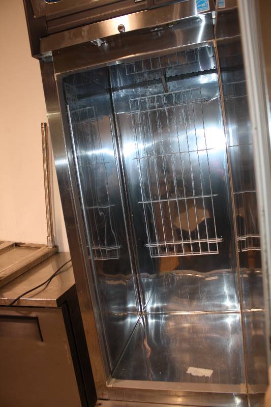 lot 74 image: True Advantage Single Door CoolerRuns does not cool