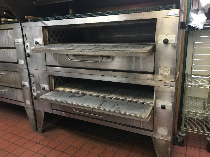 lot 4 image: Bakers Pride Double Deck Y600 Deck Ovens