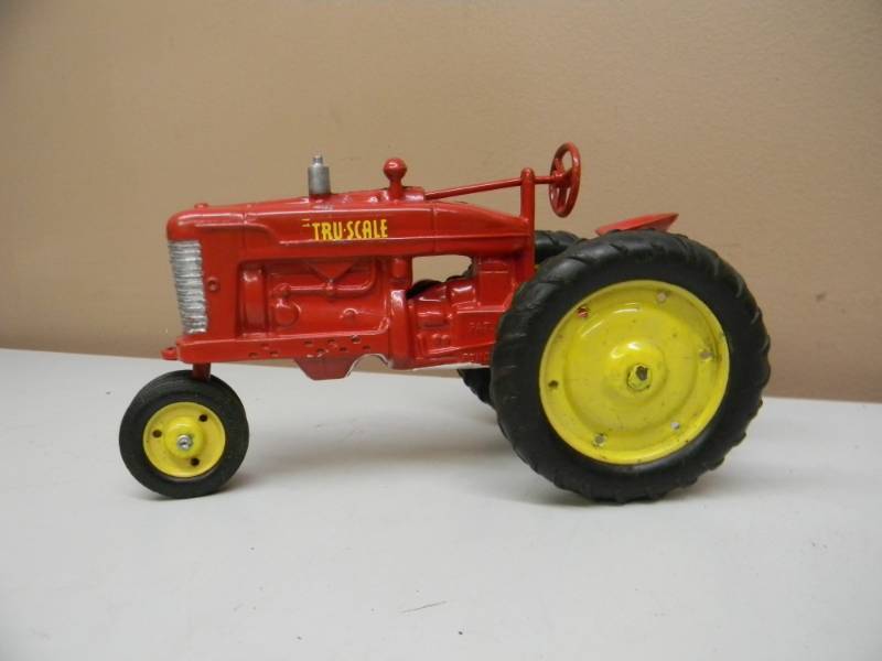 lot 2 image: VINTAGE RESTORED - MADE IN USA TRU SCALE DIE CAST TRACTOR - SEE PICTURES