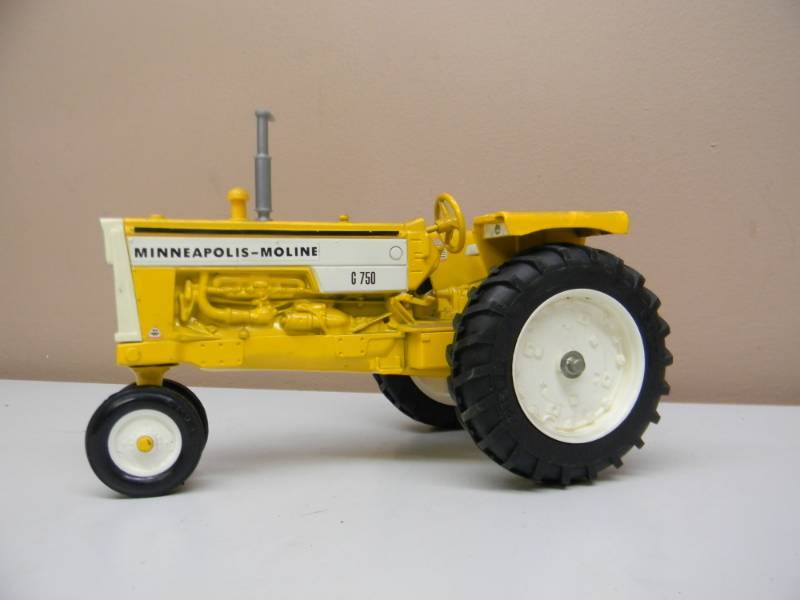 lot 6 image: ERTL MINNEAPOLIS MOLINE G 750 116 SCALE TRACTOR - SEE PICTURES