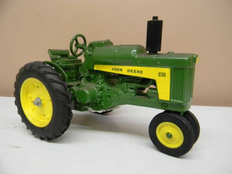 lot 8 image: VINTAGE ERTL JOHN DEERE 630 TRACTOR - NICE - SEE PICTURES