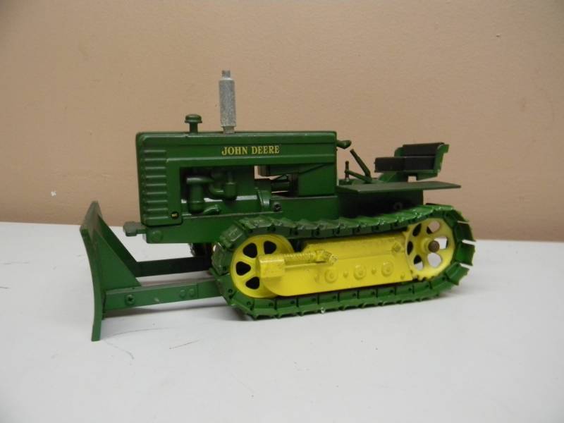 lot 13 image: RARE - VINTAGE JOHN DEERE MC CRAWLERDOZER HEAVY DIE CAST METAL TRACKS 116 SCALE - SEE PICTURES