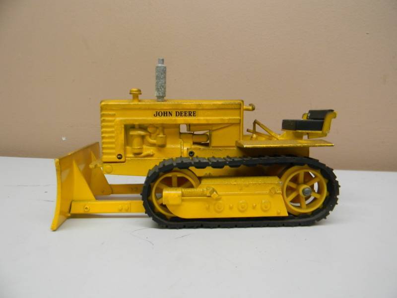 lot 14 image: RARE - VINTAGE JOHN DEERE MC CRAWLERDOZER HEAVY DIE CAST 116 SCALE - YELLOW - SEE PICTURES