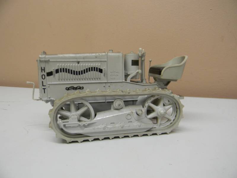 lot 15 image: RARE VINTAGE Ertl 1993  116 1926 2-Ton Caterpillar Crawler Tractor Die Cast - SEE PICTURES