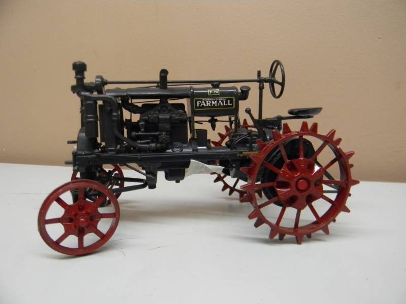 lot 16 image: VINTAGE F-20 McCORMICK DEERING FARMALL PRECISION 116 SCALE TRACTOR - SEE PICTURES
