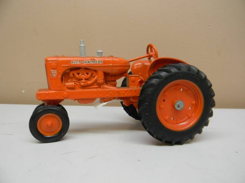 lot 24 image: VINTAGE ERTL ALLIS-CHALMERS WD 45 TRACTOR - 116 SCALE DIE CAST - SEE PICTURES