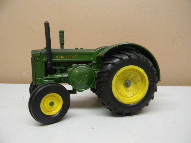 lot 29 image: VINTAGE ERTL JOHN DEERE D TRACTOR - 116 SCALE - SEE PICTURES