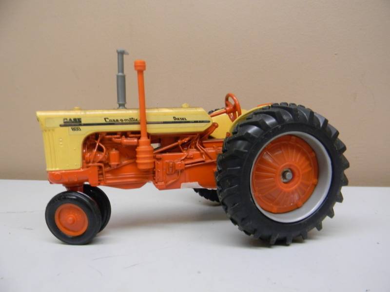 lot 30 image: VINTAGE ERTL CASE-O-MATIC CASE 800 DIESEL TRACTOR - 116 SCALE - SEE PICTURES