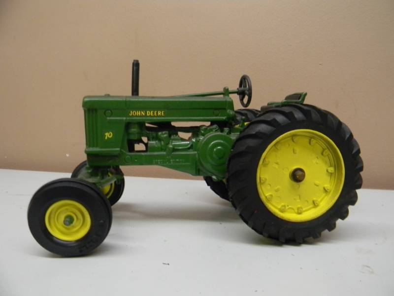 lot 42 image: ERTL 1991 SPECIAL EDITION JOHN DEERE 70 TRACTOR - 116 SCALE DIE CAST - SEE PICTURES
