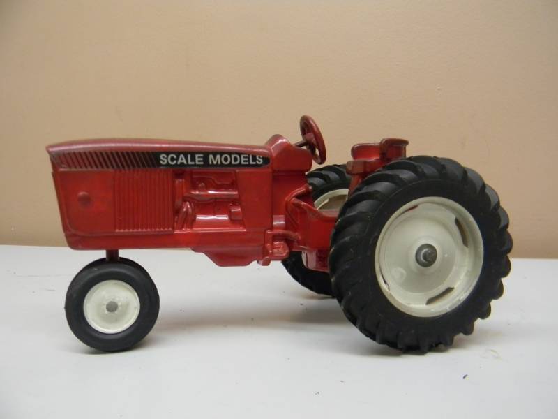 lot 43 image: SCALE MODELS 116 SCALE TRACTOR - SEE PICTURES