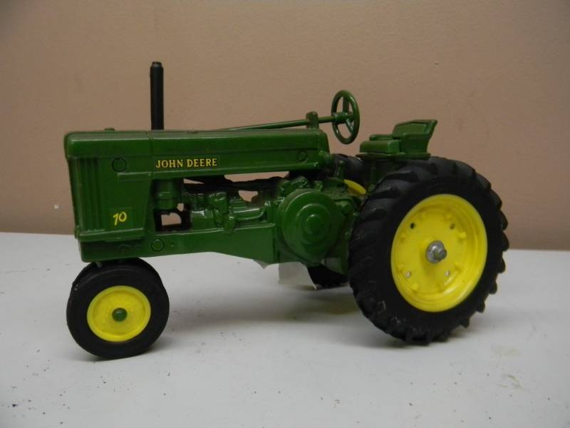 lot 47 image: ERTL PRECISION CLASSICS JOHN DEERE MODEL 70 DIESEL 116 DIE CAST TRACTOR - SEE PICTURES