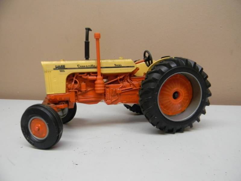 lot 52 image: ERTL CASE 800 CASE-O-MATIC DIESEL WIDE FRONT TRACTOR - 116 SCALE - SEE PICTURES
