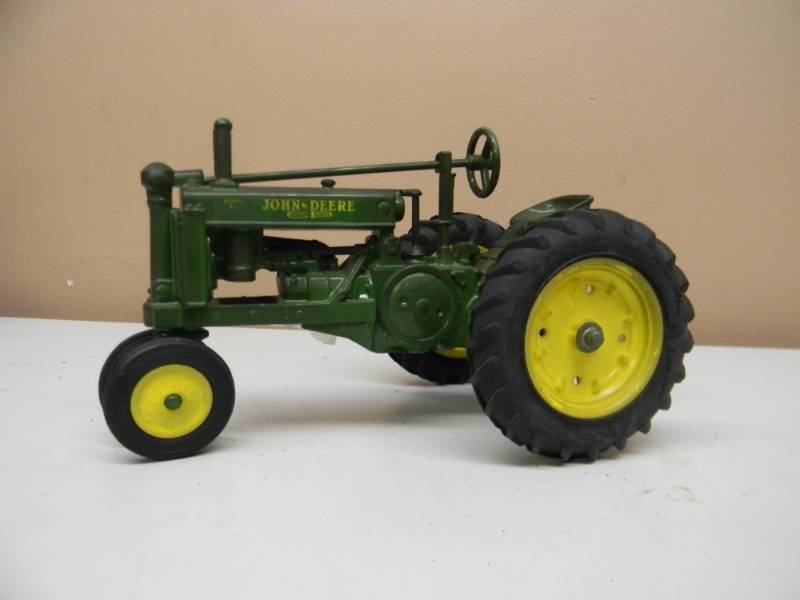 lot 55 image: ERTL JOHN DEERE GENERAL PURPOSE MODEL G TRACTOR - 116 SCALE - SEE PICTURES