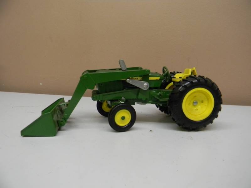 lot 66 image: ERTL JOHN DEERE TRACTOR WLOADER 116 DIE-CAST TRACTOR WEND LOADER - SEE PICTURES