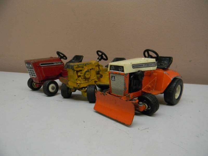 lot 70 image: VINTAGE ALLIS-CHALMERS, CUB CADET, TRACTORS SMALL - SEE PICTURES