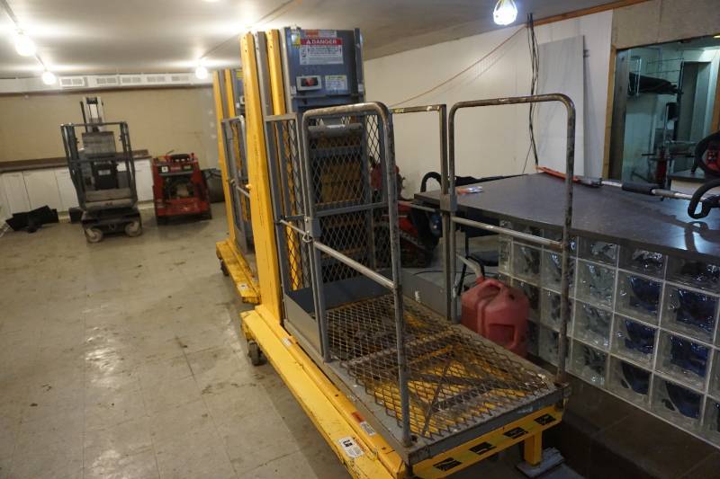 lot 15 image: Bil Jax XLT 1571 Work Force Stock Picker Electric Personnel Lift