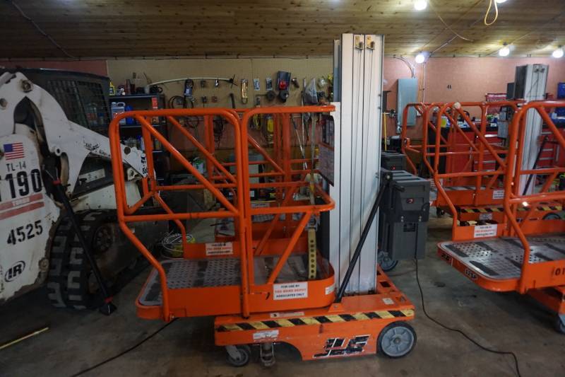 lot 14 image: 2002 JLG Model 12SP ElectricHydraulic Man Lift