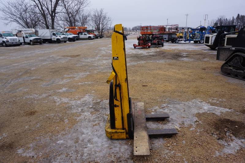 lot 17 image: Big Joe Model 1056 Walk Behind Electric Pallet Jack